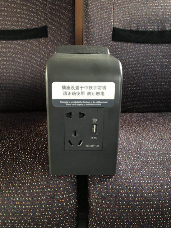 钟山县职校志愿者全力服务钟山县首届百里水墨画廊文化旅游节-yabo鸭脖