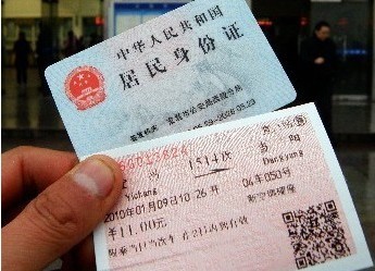 张子萱晒近照小脸娇俏 红黑长裙显苗条“YABO鸭脖官网”
